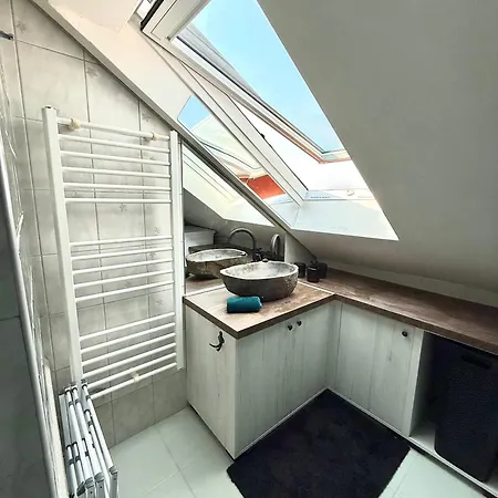 Sunset For 6 People, With Free Ac, Free Parking *